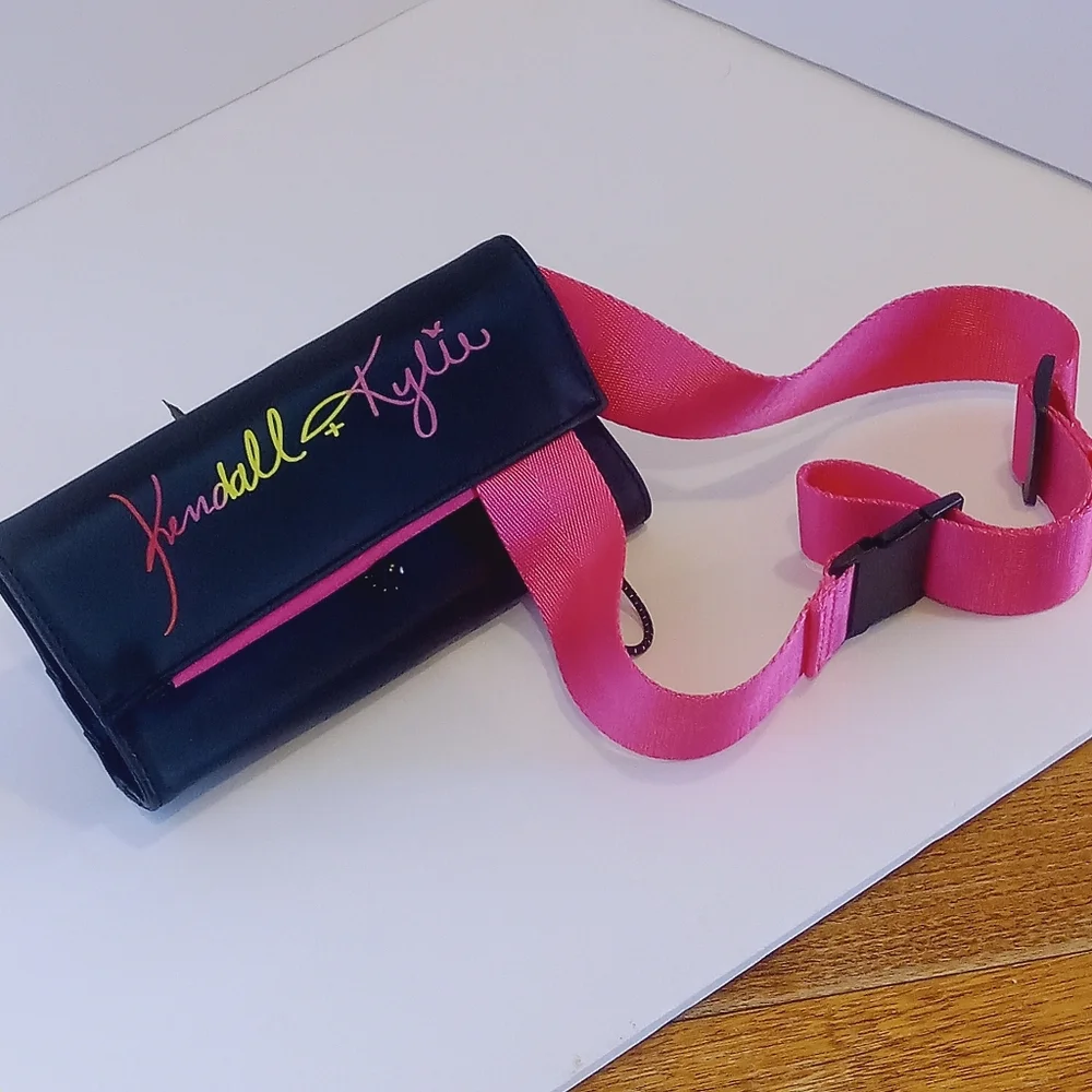 Kendall + Kylie Black & Pink Make Up and Brush Bag with Adjustable Strap NWOT.